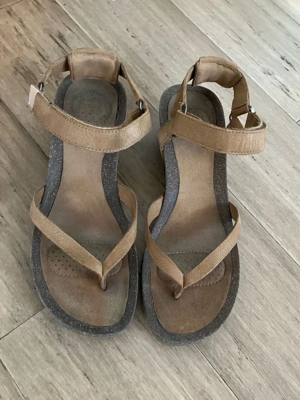 Teva leather wedge heel brown women’s sandals. Size 8